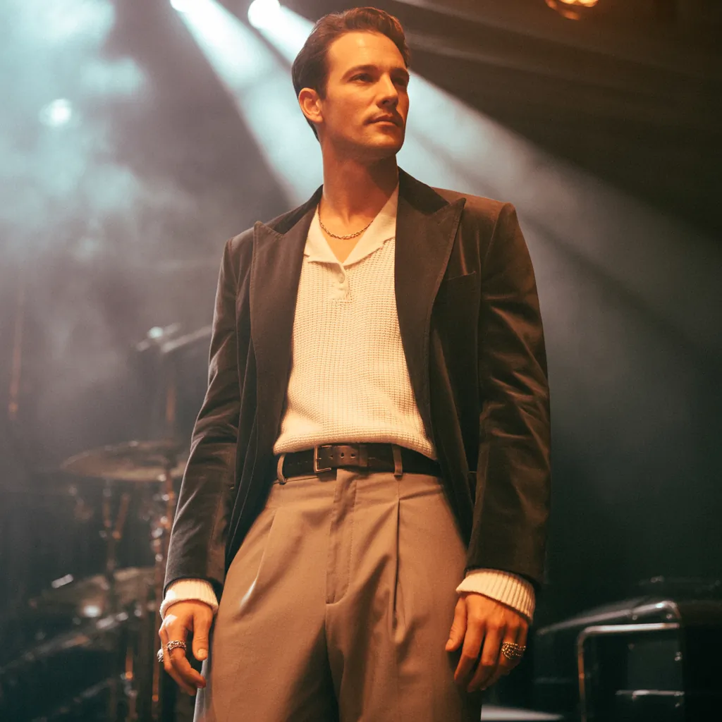 laufey concert outfit ideas