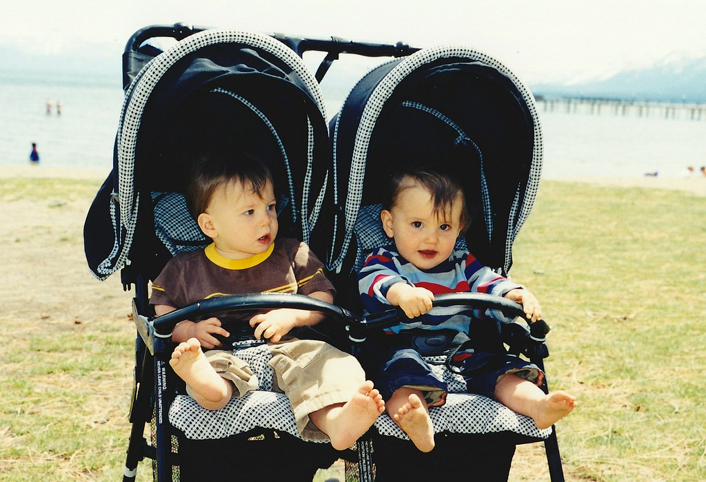 The Ultimate Guide to the Best Strollers for Twins: A Detailed Guide About Their Pros And Cons