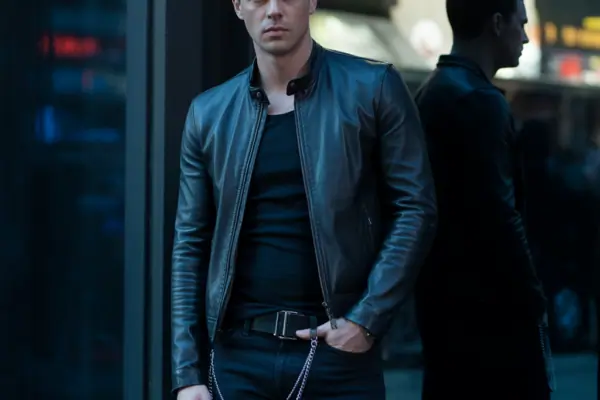 How Long Should a Wallet Chain Be: The Easy Guide to Length, Style & Fit